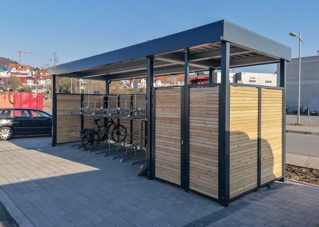 Einhausung inklusive Fahrradständer