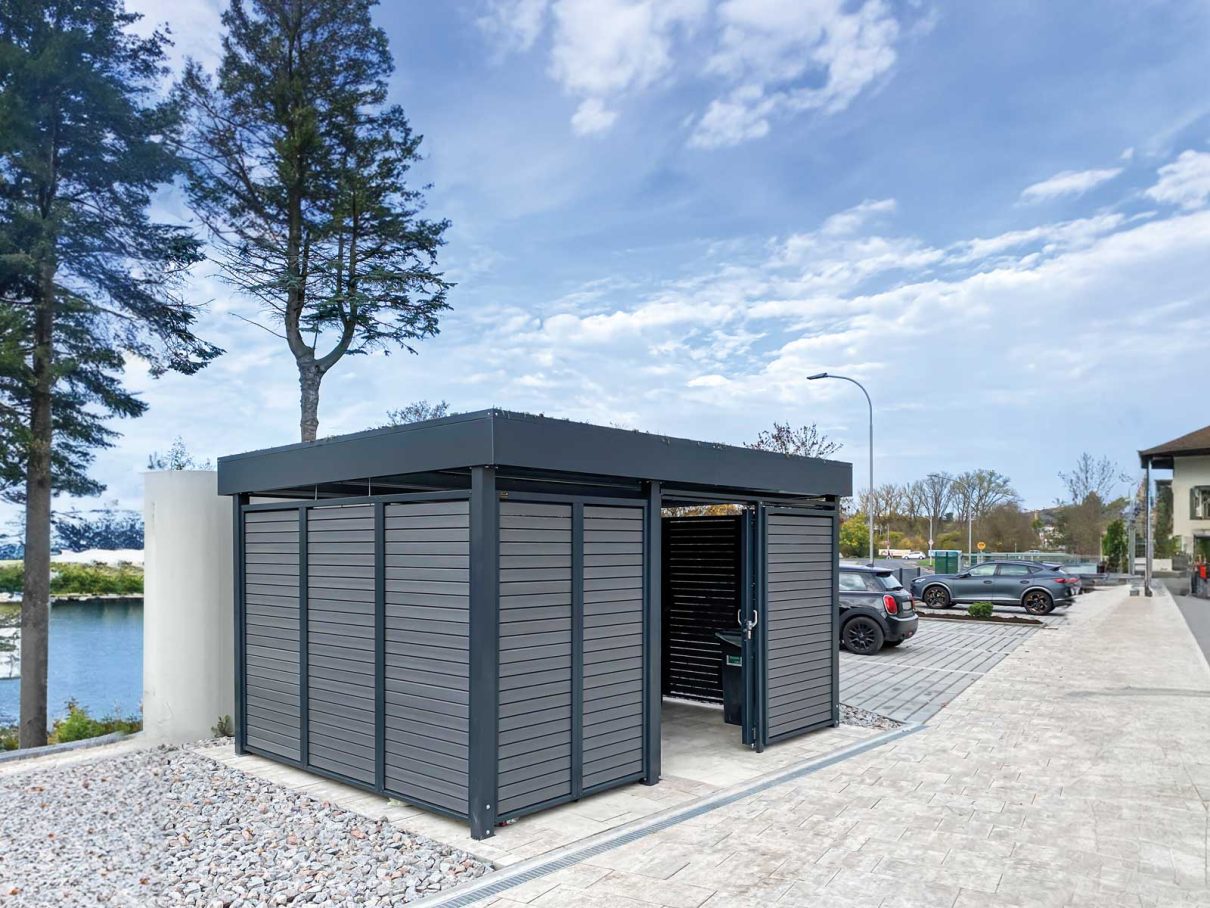 Einhausung mit Schiebetüre und Sichtschutz von Siebau