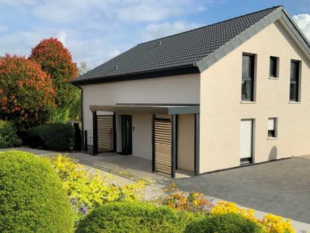 Vordach Serie CP mit Sichtschutz aus Holzlatten