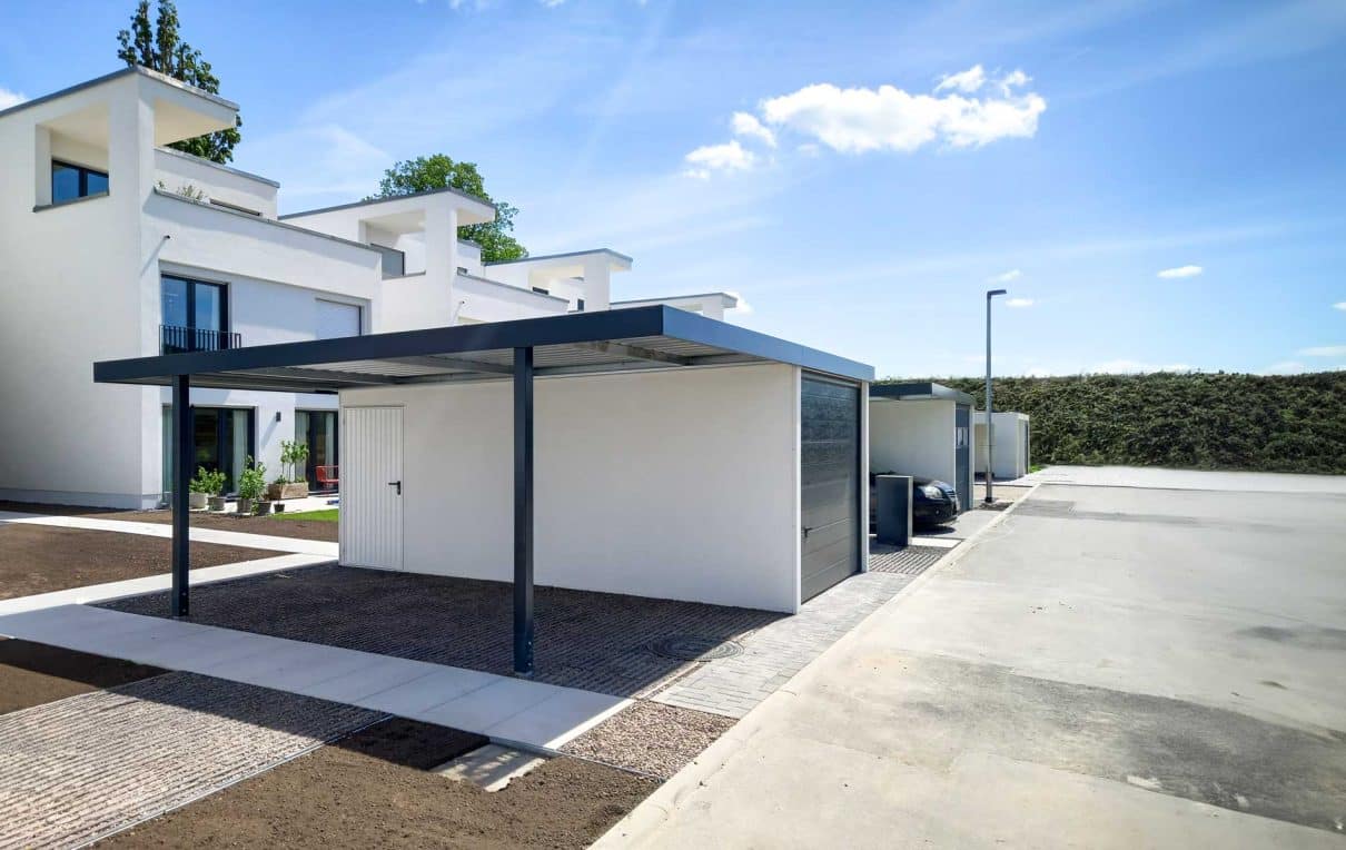 Anbaucarport an Siebau Garage aus Stahl