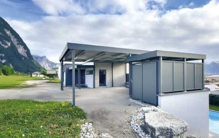 Doppelcarport mit seitlichem Geräteraumanbau auf bauseitiger Mauer
