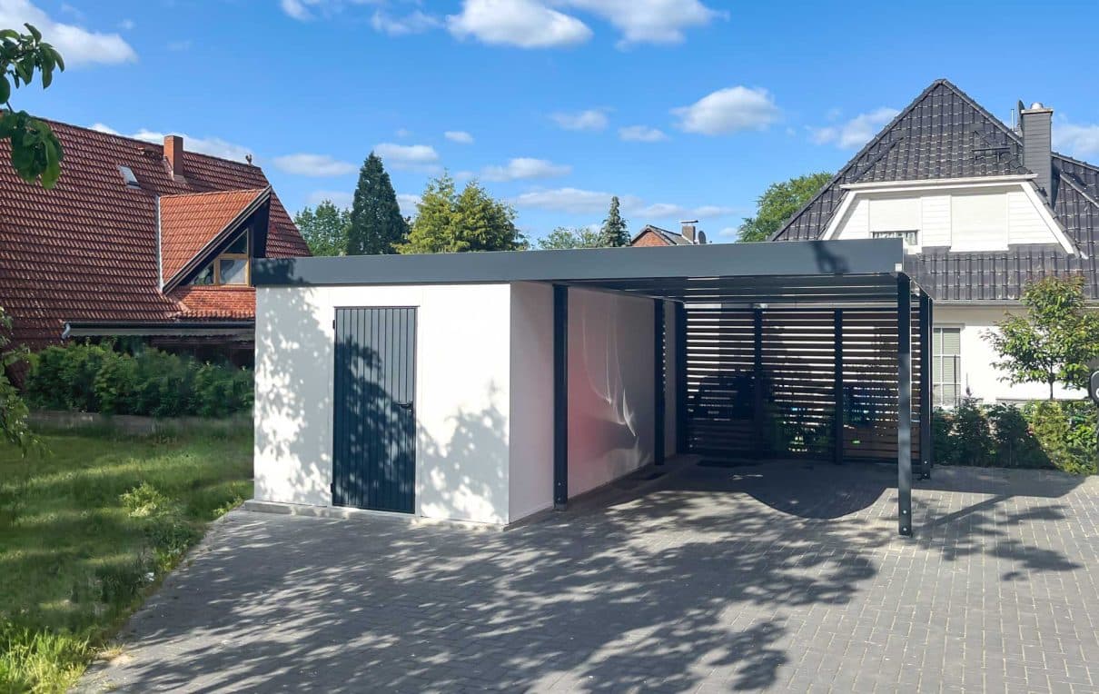 Carport mit Geräteraum aus Stahlwänden. Ausführung Flachwand mit Dekorputz