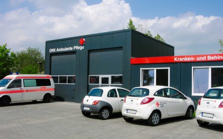 Fahrzeughalle für Rettungsdienst
