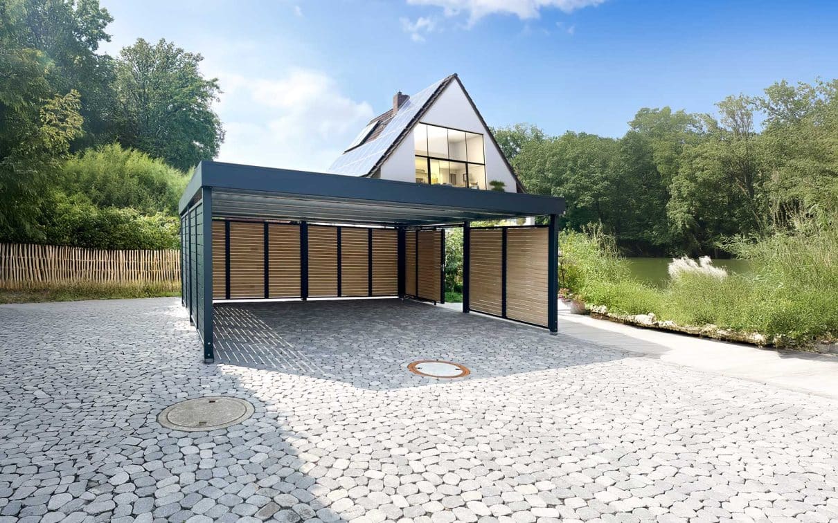 Doppelcarport von Siebau mit Sichtschutzelementen und Schiebetür