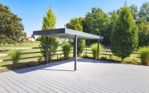 Der Einzelcarport von Siebau mit eingerückten Stützen