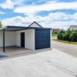 Einzelgarage mit Flachwand, Anbau-Geräteraum und Anbaucarport von Siebau