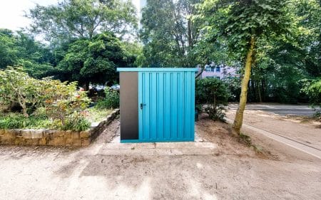 Gardenboxx Gerätehaus Metall als Gerätschuppen aus Metall für einen Park