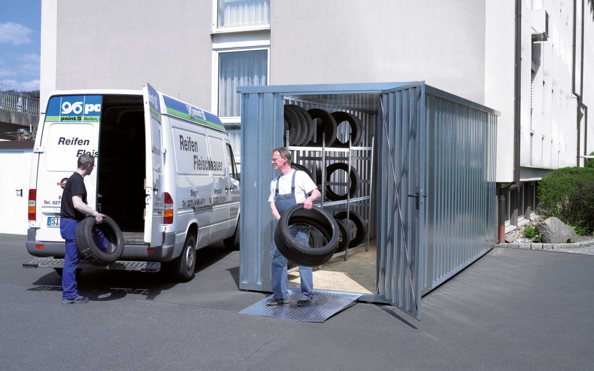 Materialcontainer mit Innenraumsystem als Reifencontainer