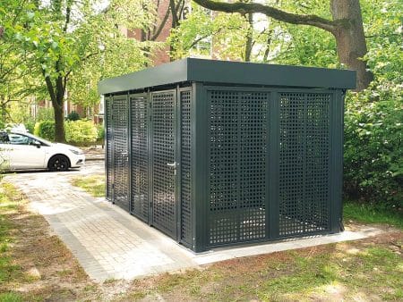 Kleines Fahrradhaus mit Drehflügeltür