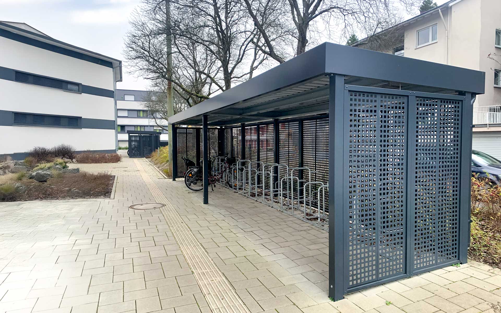 Fahrradunterstand, Fahrradeinhausung mit Quadratlochung von Siebau
