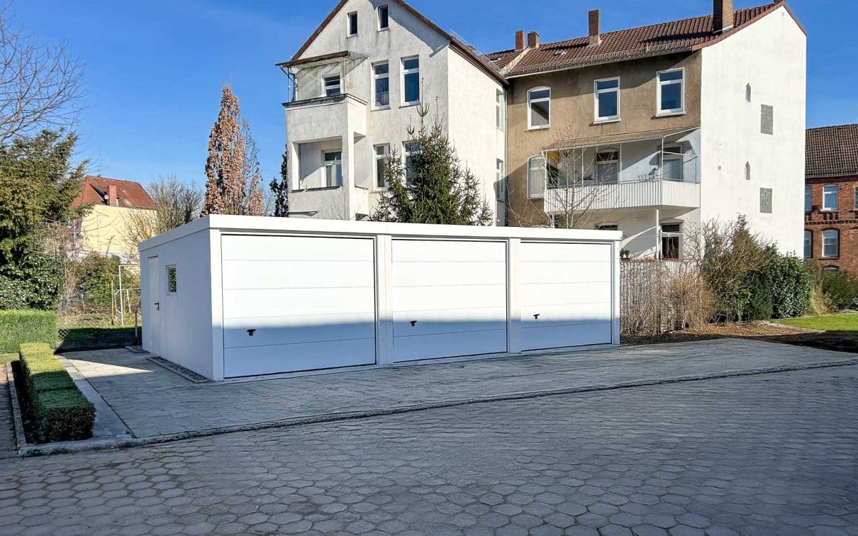 Fertiggarage von Siebau mit Sektionaltor
