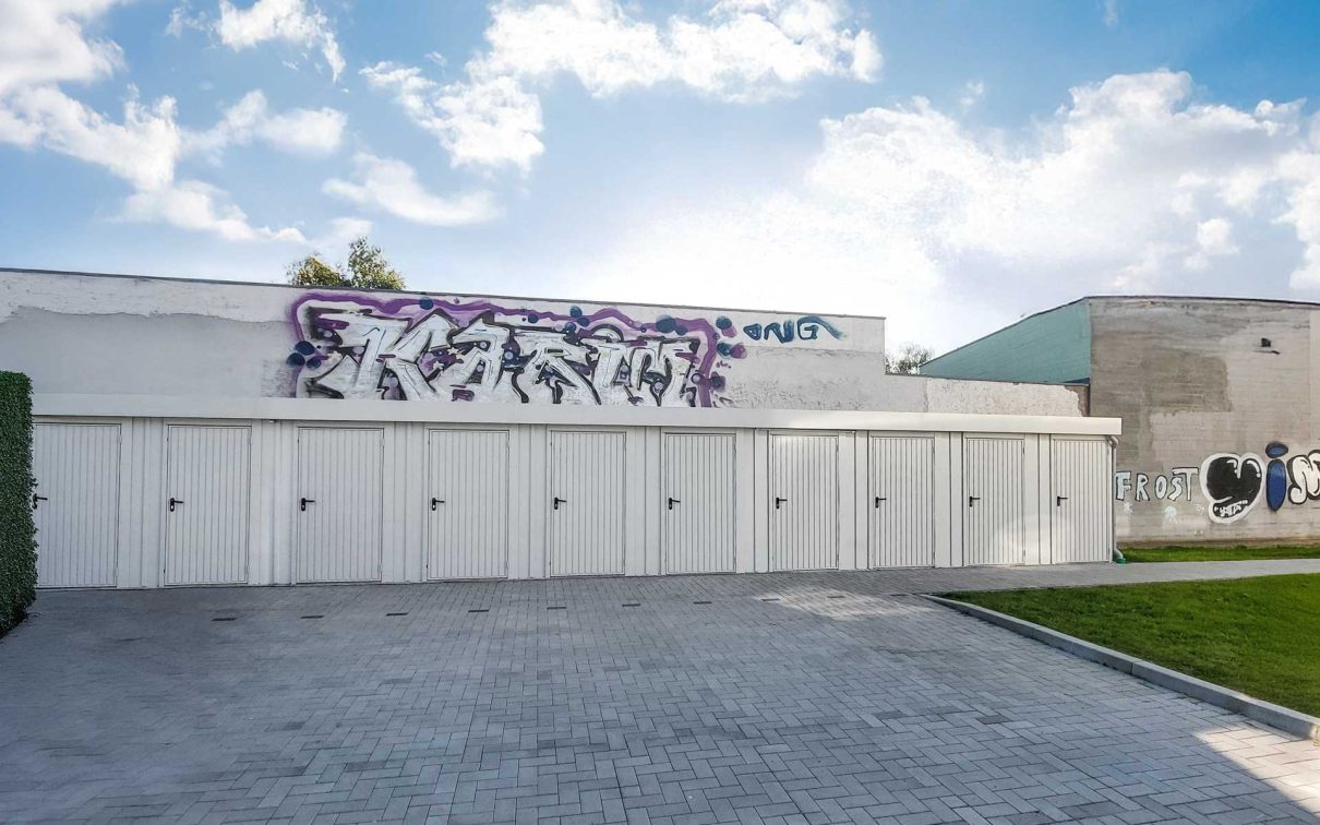 Gerätehaus aus Metall als Reihenanlage